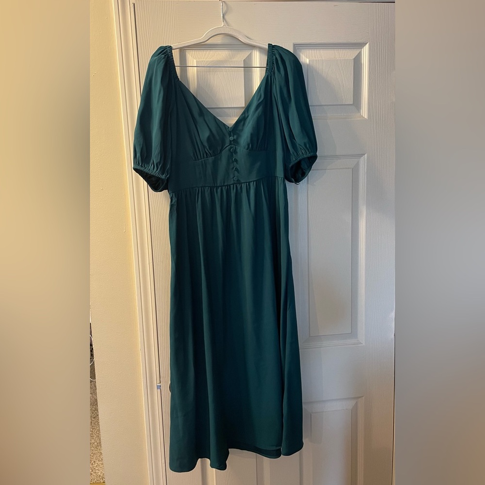 V-neck puff sleeve button up tie back midi dress